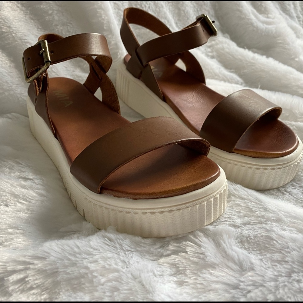 MIA platform sandals